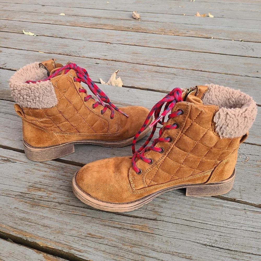 Steve Madden Hoddes Faux Fur Trimmed Boot Little Girl size 3‎